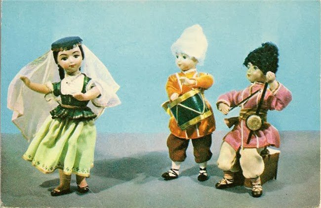 1383117532_soviet-dolls-03.jpg