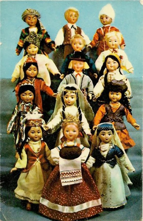 1383117479_soviet-dolls-01.jpg