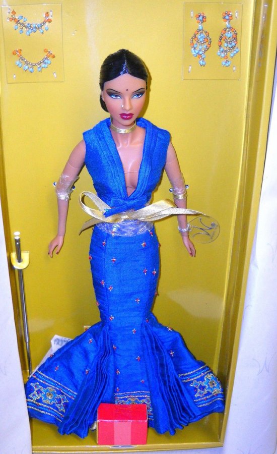 Новая кукла с одеждой от Джейсона Ву