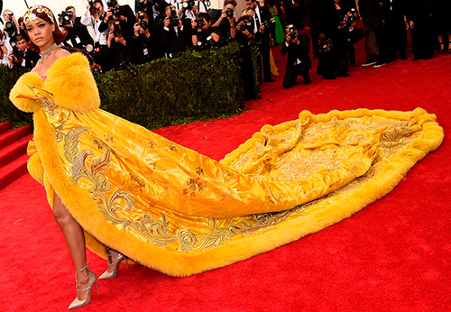 Желтое платье – 25 лучших моделей