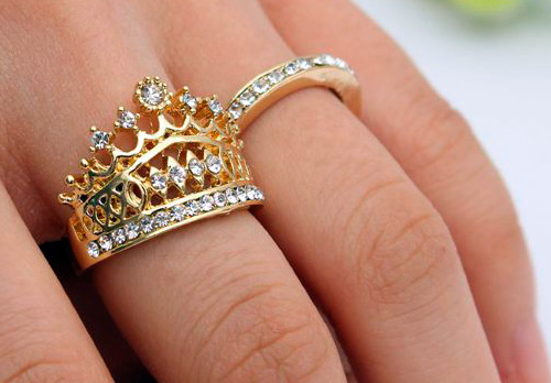 Кольцо в виде короны – как выбрать и купить