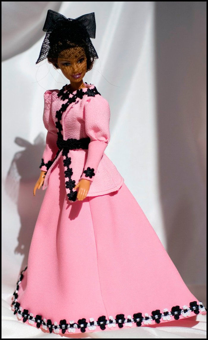 Костюм для кукол своими руками. Платья для кукол. Красивая одежда для кукол. Платье для куклы Барби. Костюм для куклы.