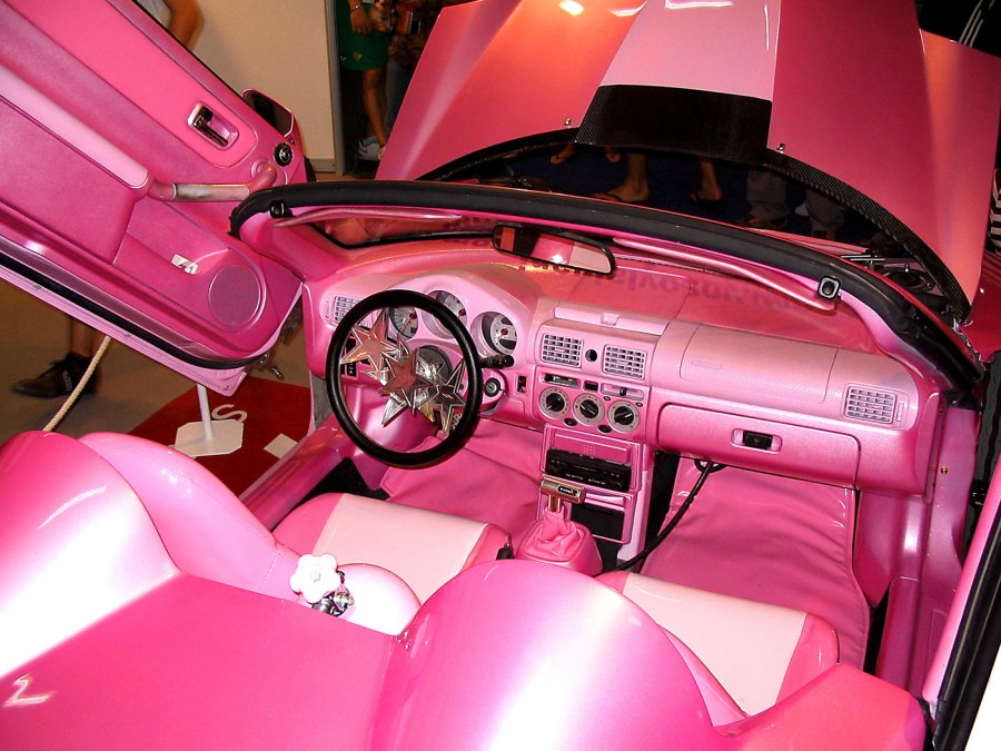 Гламурный розовый автомобиль, фото