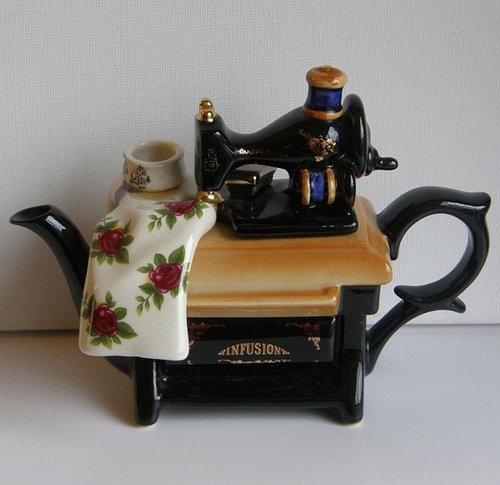 Сувенир – чайник швейная машинка