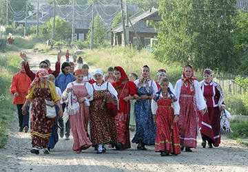 Русские девушки в народном костюме