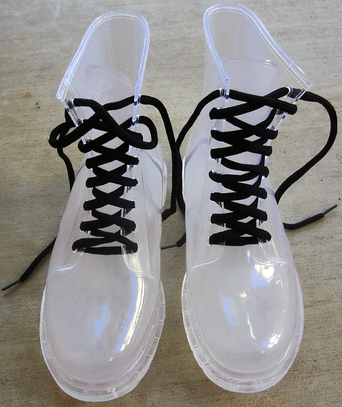 Кроссовки это обувь на резиновой или пластиковой. Прозрачные кроссовки. Кроссовки прозрачные резиновые. Прозрачные ботинки. Прозрачные ботинки мужские.