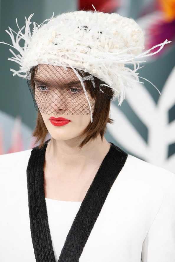 Вязаная шапочка Chanel весна-лето 2015