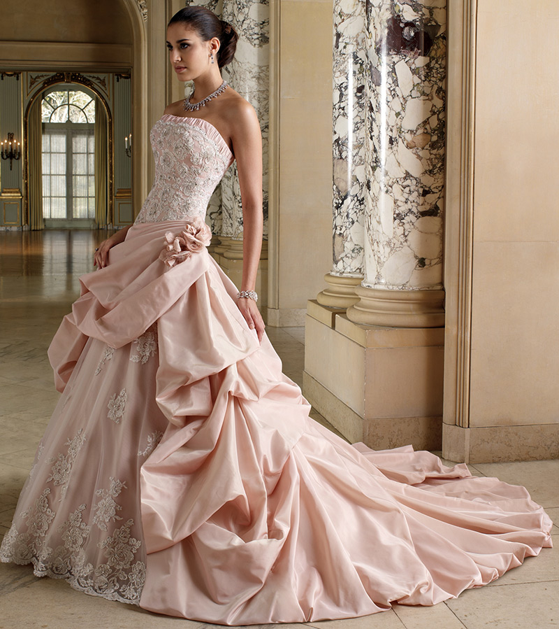 Свадебные платья в розовых оттенках.