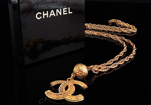 Ожерелья, бусы и подвески Chanel