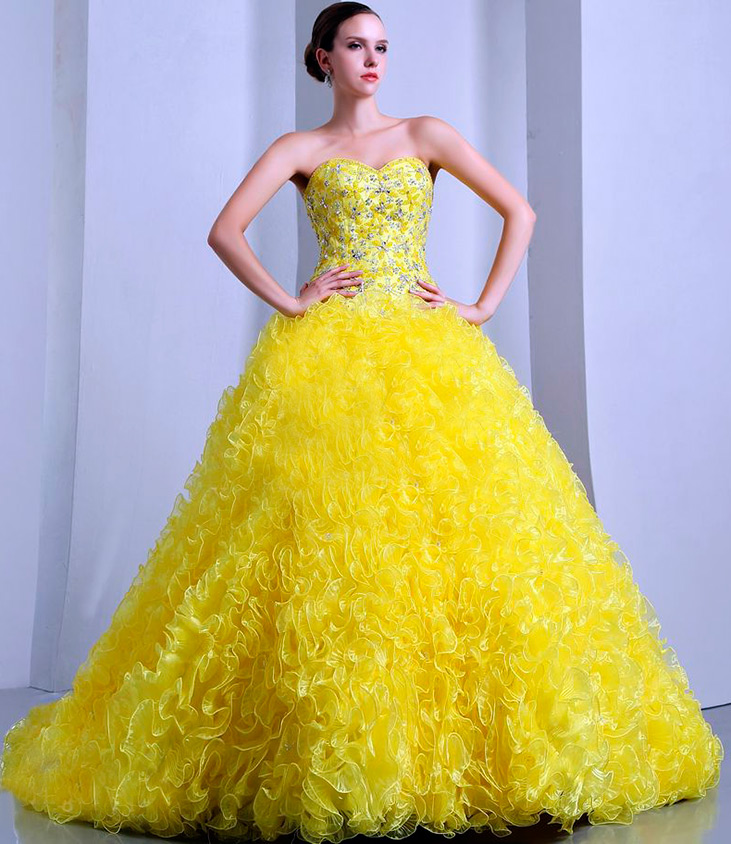 Красивое желтое свадебное платье