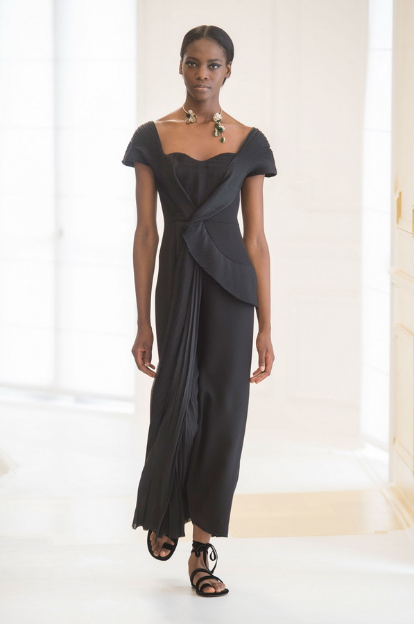 Черное платье Диор