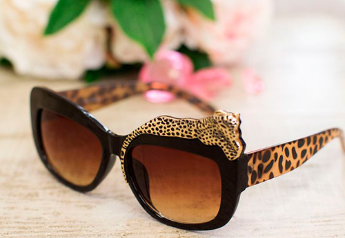 Модные солнцезащитные очки с леопардовым принтом