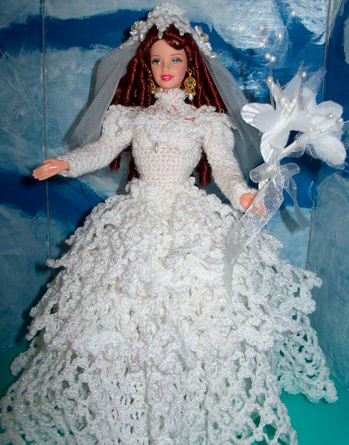 Пышное свадебное платье для куклы