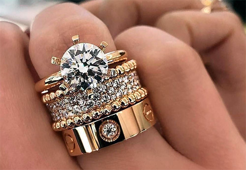 Как сочетать обручальные кольца с другими ювелирными украшениями