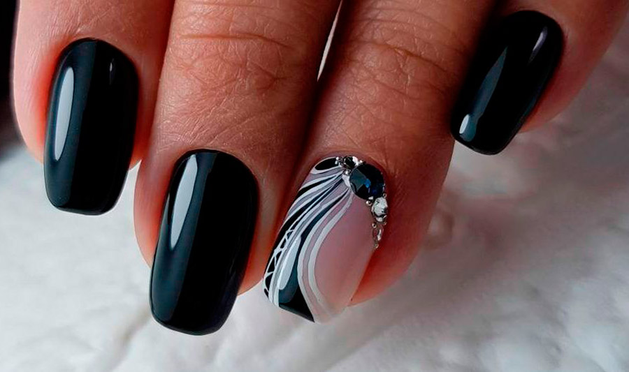 Черный дизайн ногтей