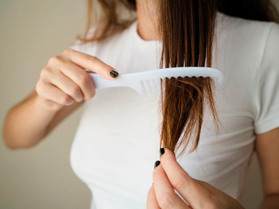 Как чистить волосы у женщины