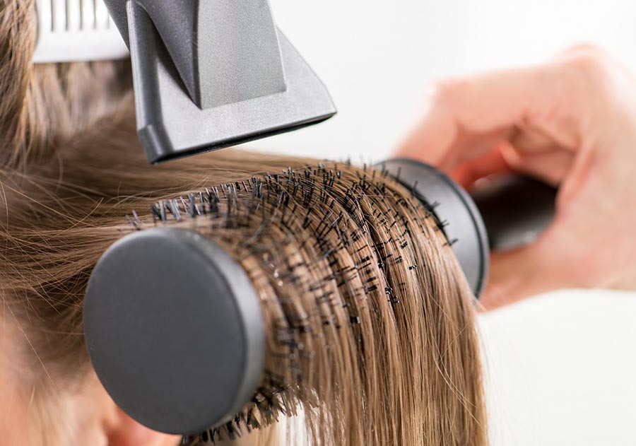Как правильно сушить волосы после мытья как расчесать
