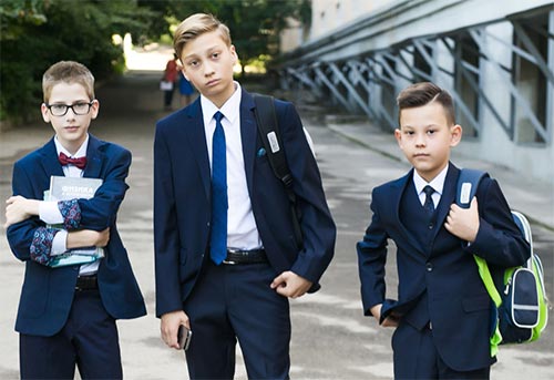 Как одеть в школу мальчика: стильные образы