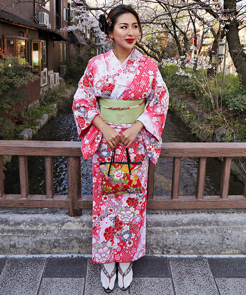 Платье кимоно: как носить и создавать модные образы