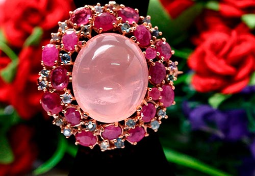 Розовый кварц: кому подходят украшения и свойства камня