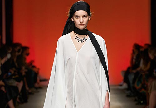 Платье-туника: модные образы и тренды сезона