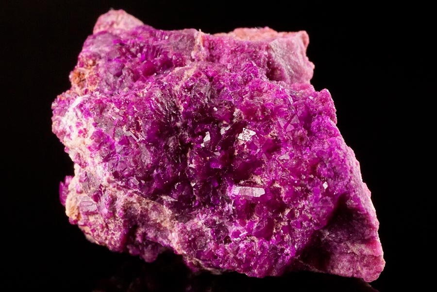 Сугилит фиолетовый камень