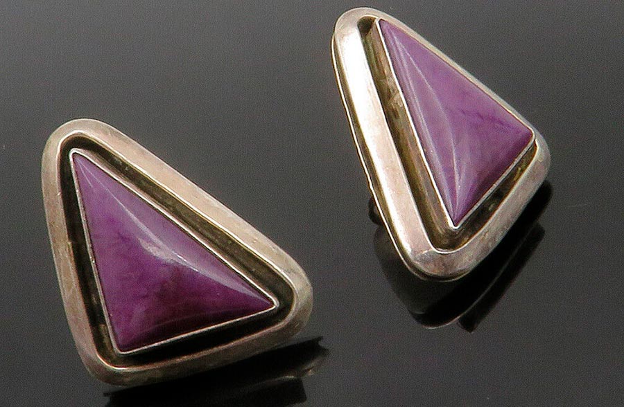 Сугилит фиолетовый камень